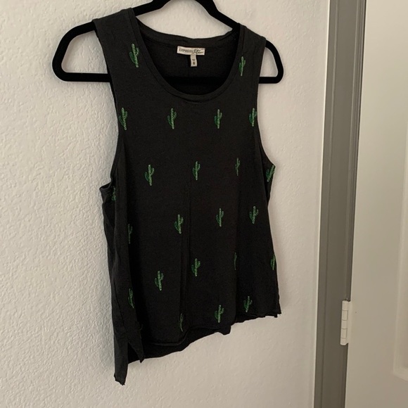 Express One Eleven Cacti Sleeveless Tank Top - Picture 4 of 7